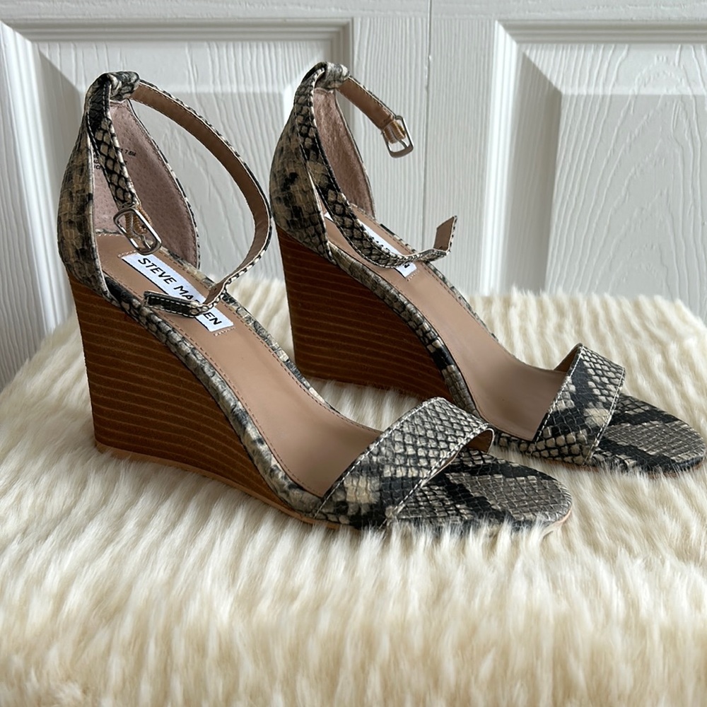 Steve Madden, size 7.5, neutral snakeskin wedges, like new